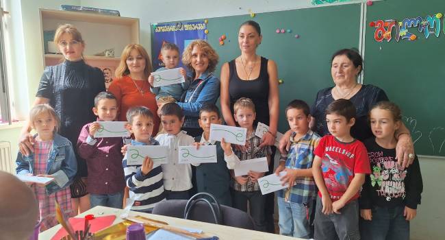 წინა სასკოლო შეკრება და სიურპრიზი პირველკლასელებს