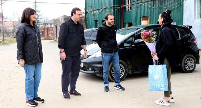 „ყველა დედას გილოცავთ დღევანდელ დღეს” _ დავით შარაშიძე