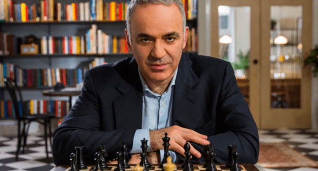 ივანიშვილი ძალით უბიძგებს საქართველოს პუტინის მკლავებში  – გარი კასპაროვი