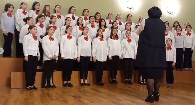 ჩოხატაურელი გოგონების მიერ კონსერვატორიის დარბაზში შესრულებული “ავემარია”