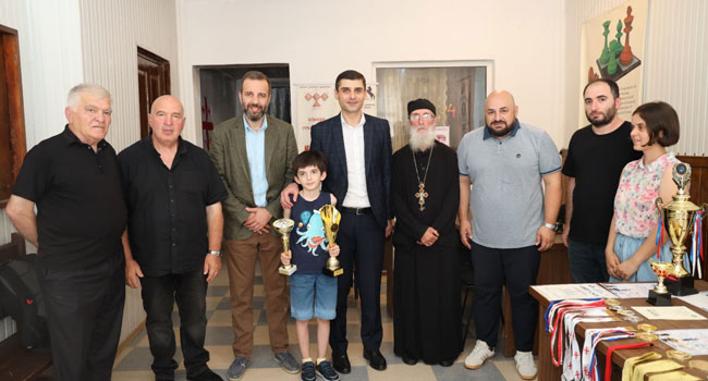 გიორგი ურუშაძე ჭადრაკში ორგზის საქართველოს ჩემპიონს შეხვდა