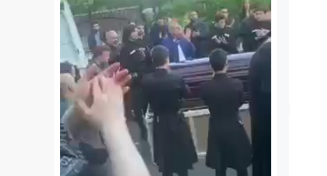 „აი, ასე გამოგაცილეს მოსკოვის ქართული ტაძრიდან საქართველოს დროშით, დედი“ – ლევან კბილაშვილის დედა