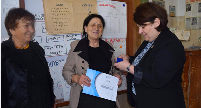 სამტრედიელი პედაგოგი ნარგიზი თევზაძე დამსახურებული მასწავლებლის წოდების მფლობელია