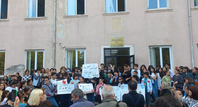 “მასწავლებლის დღეს ძალიან დიდი „საჩუქარი“ მოგვიძღვნეს“