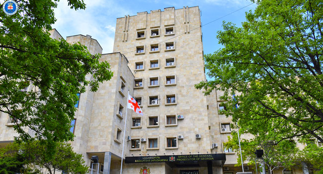 მშობლების მკვლელობაში ბრალდებულს უვადო პატიმრობა მიესაჯა