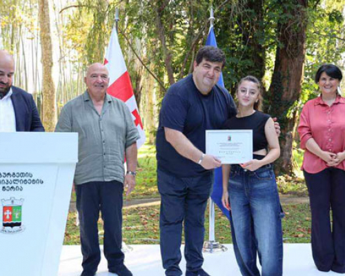 ოზურგეთის მუნიციპალიტეტში  წარმატებულ კურსდამთავრებულთა დაჯილდოების ცერემონია გაიმართა