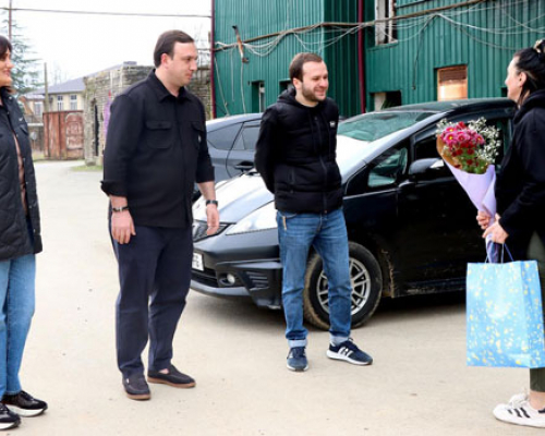 „ყველა დედას გილოცავთ დღევანდელ დღეს” _ დავით შარაშიძე