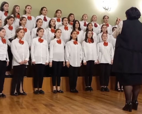ჩოხატაურელი გოგონების მიერ კონსერვატორიის დარბაზში შესრულებული “ავემარია”