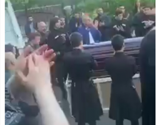 „აი, ასე გამოგაცილეს მოსკოვის ქართული ტაძრიდან საქართველოს დროშით, დედი“ – ლევან კბილაშვილის დედა