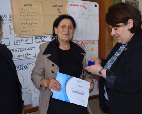 სამტრედიელი პედაგოგი ნარგიზი თევზაძე დამსახურებული მასწავლებლის წოდების მფლობელია