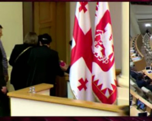 სალომე ზურაბიშვილი დეპუტატების შეკითხვებს არ უპასუხებს _ პრეზიდენტმა დარბაზი დატოვა