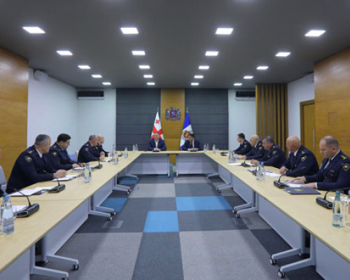 თათბირი შსს-ში  – რა განიხილა მინისტრმა მთავარი სამმართველოების უფროსებთან