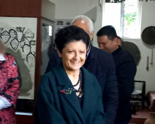 თეა წულუკიანმა სამტრედიაში სალოტბარო სკოლის მოსწავლეების შემოქმედება გაიცნო