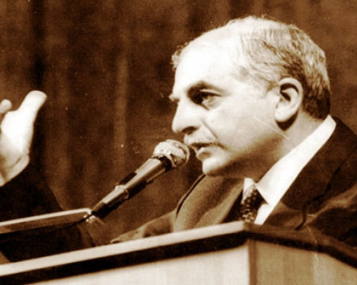 „პარლამენტია საკანონმდებლო ორგანო და თქვენ „ბოქსიორებივით“ რატომ სხედხართო?!“