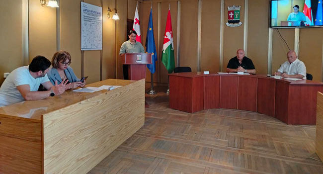 ოზურგეთის საკრებულოს სხდომა, ვრცელი გამოსვლით „სხვადასხვა საკითხებიდან“