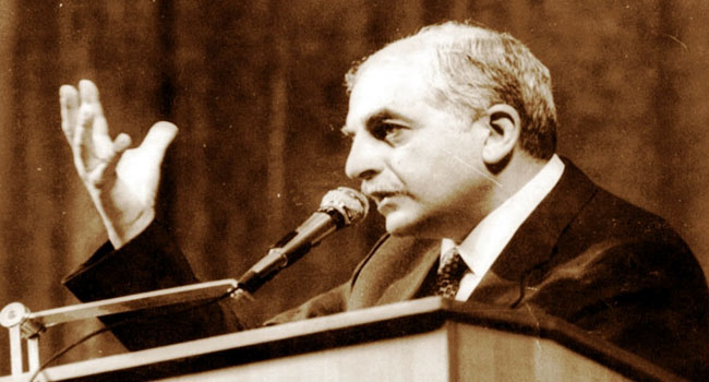 „პარლამენტია საკანონმდებლო ორგანო და თქვენ „ბოქსიორებივით“ რატომ სხედხართო?!“